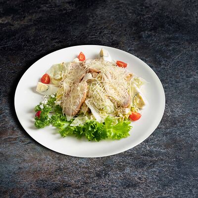 Салат Цезарь с курицей в Вкусно Суши по цене 379