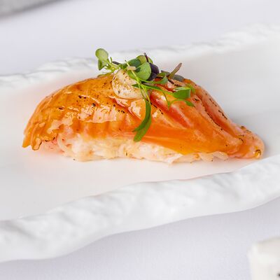 Антисуши с лососем в Leto по цене 620 ₽