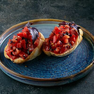Брускетта с томатами в Пряности & Радости на Васильевском по цене 290