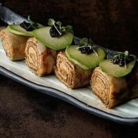 Блины с муссом из лосося и авокадо в Doge