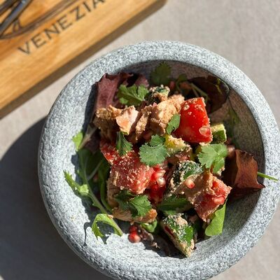 Южный салат в Венеция по цене 670 ₽