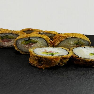 Ролл Хот с тунцом в BanZayka по цене 354 ₽