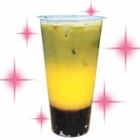 Апельсиновый бамбл-матча со смородиной в Кофечиз и bubble tea