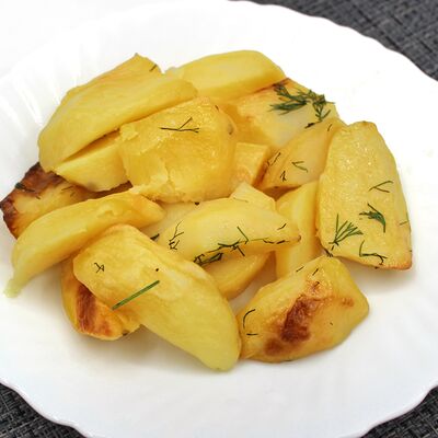 Картофель, запеченный с зеленью в Чёрный и белый по цене 99 ₽