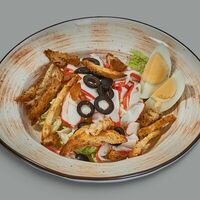 Салат с крабовой палочкой и сухариками в Лукоморье