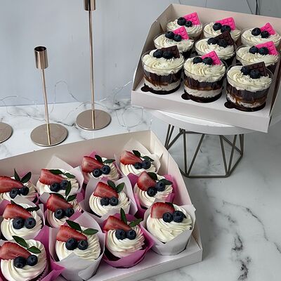 Сет сладкого стола капкейки и трайфлы в Любовь есть по цене 7800 ₽