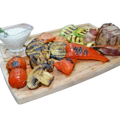 Говяжий миньон с овощами на гриле в Парк-отель Усадьба по цене 979 ₽