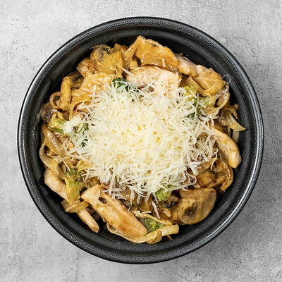 Wok Сырный цыпленок в Пингви суши по цене 478 ₽