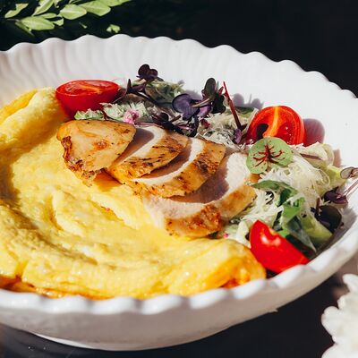 Омлет Цезарь в Лаверна по цене 590 ₽