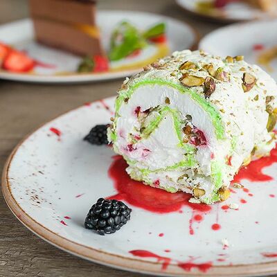 Фисташковый рулет в Дюшес по цене 360