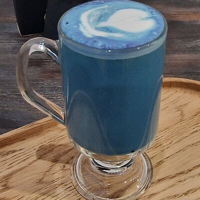 Матча-латте Голубая L в Капибара кофейня по цене 725 ₽