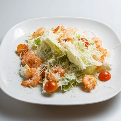Салат Цезарь с креветками в Луна по цене 708 ₽