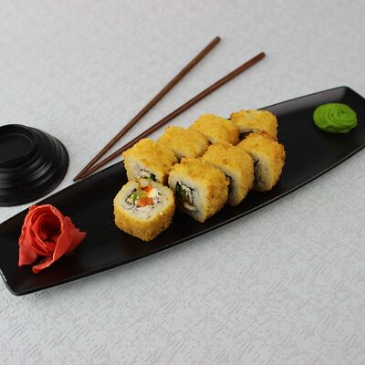 Горячий ролл с лососем в SUSHIGO по цене 642 ₽