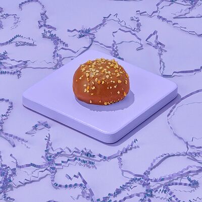 Ореховый берлинер с шоколадной глазурью в Dostaевский по цене 171 ₽