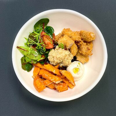 Боул с хрустящим цыпленком в Amici Бар по цене 540 ₽