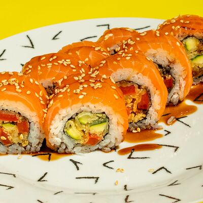 Ролл с лососем и овощами темпура в Сушки на макушке по цене 755
