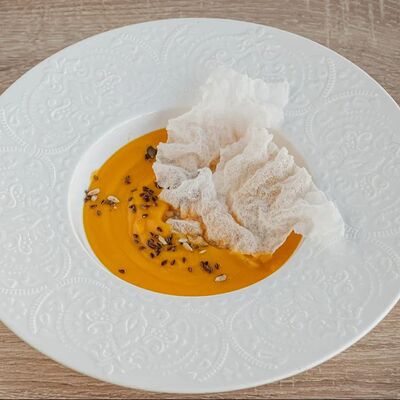 Суп из батата с миксом семечек в Эрато по цене 650 ₽