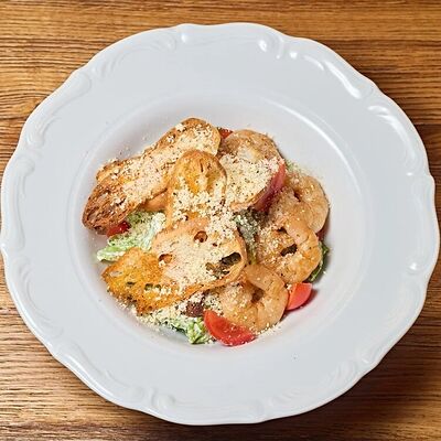 Салат Цезарь с Креветками в Кафе Итальянцы по цене 730 ₽