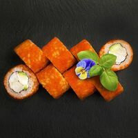 Калифорния с камчатским крабом в Renai - суши класса премиум
