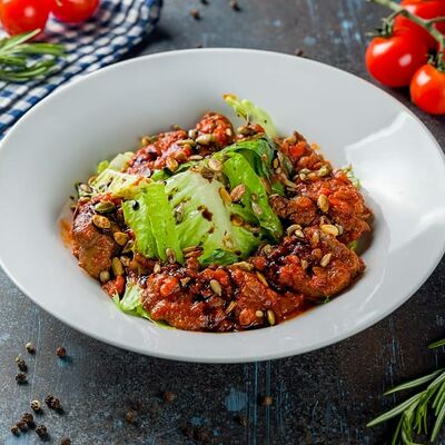 Теплый салат с куриной печенью в томатах в Rock wave cafe по цене 470 ₽