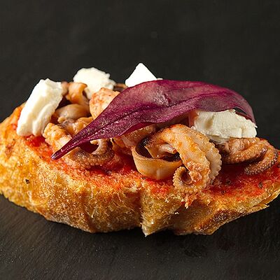 Брускетта с осьминогом в Brusketta.pro по цене 356 ₽