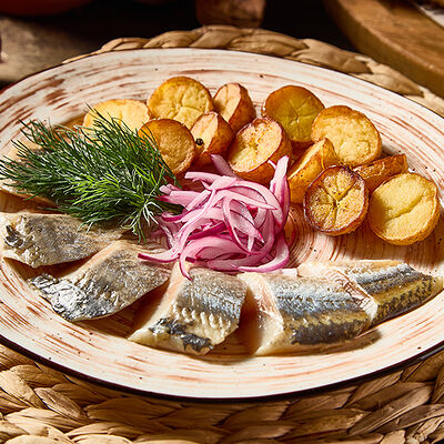 Сельдь с печёным картофелем в PRO.Хинкали by Novikov по цене 590 ₽