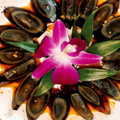 Столетние утиные яйца в пикантном соусе в Золотая панда по цене 1345 ₽