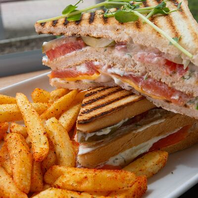 Клаб-сэндвич с семгой в Пекарня 50 лет СССР по цене 650 ₽