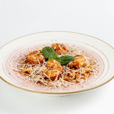 Спагетти с креветкой в томатном соусе в Коко Point по цене 689 ₽