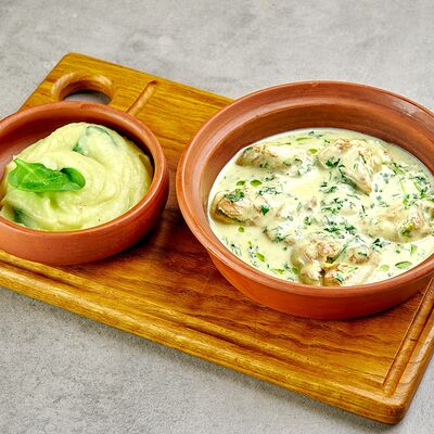 Чкмерули из куриного бедра с картофельным пюре в Pivino по цене 490