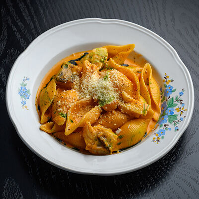 Конкильони с судаком на сливочной арисе в Шалом Берман по цене 695 ₽