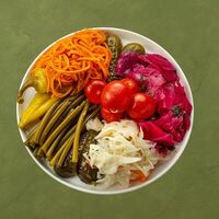 Ассорти домашних соленьев в Шашлычара