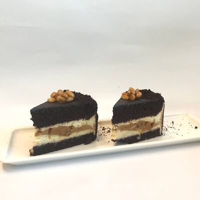 Пирожное Сникерс в Самовар на Минусинской по цене 195 ₽