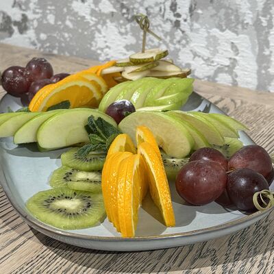Фруктовая тарелка в Сквер по цене 800 ₽