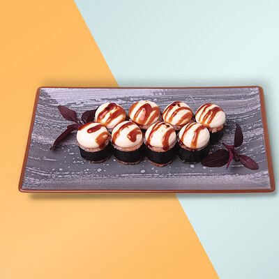 Запеченный креметте с креветкой в Dark Lava по цене 780 ₽