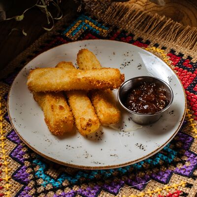 Жареный сыр Сулугуни в Хачапури и Вино по цене 610 ₽