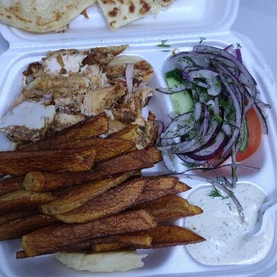 Гирос на тарелке в Шаурма по цене 580 ₽