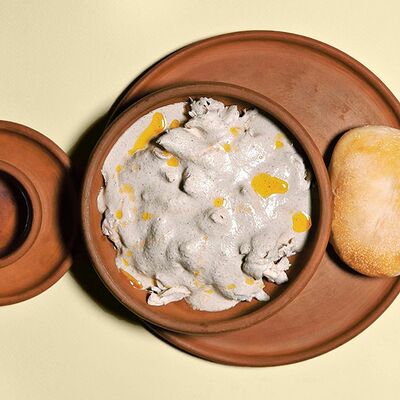 Сациви с курицей в Хачапури и вино по цене 260 ₽