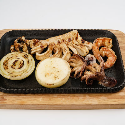 Меун оджино куи в Дом куксу korean noodles&bbq по цене 2300 ₽