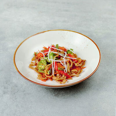 Удон с овощами с соусом на выбор в Мэджик ролл по цене 389 ₽