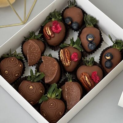 Клубника в шоколаде №27 в Lovely Berry по цене 2990 ₽