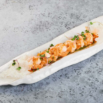 Тигровые креветки с соусом чимичурри в Belochka по цене 650 ₽