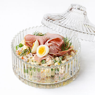 Оливье с тамбовским окороком в Miss you по цене 900 ₽