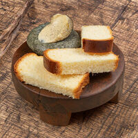 Молочный хлеб с масломв Айна