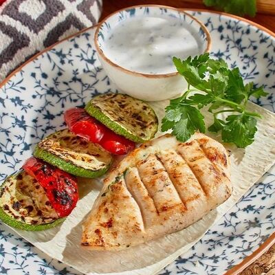 Куриная грудка с овощами грильв Kazan-Mangal по цене 940 ₽