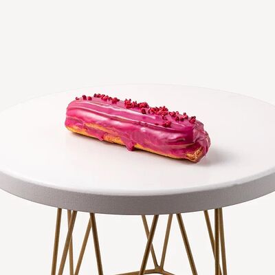 Эклер малиновый в Дело по цене 310 ₽