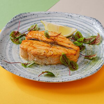 Стейк из форели в Зоя в планке по цене 1400 ₽