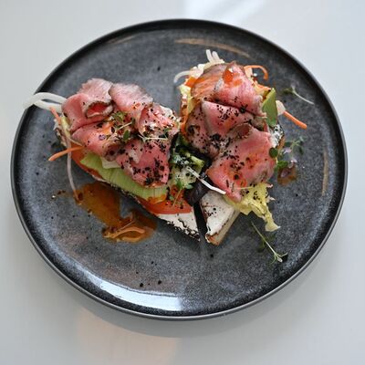 Брускетта с ростбифом и трюфельным кремом в Bucho по цене 460 ₽