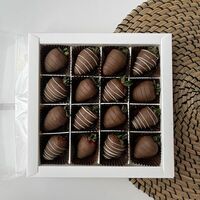 Коробочка клубники Молочный набор в FlowBerry