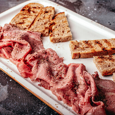 Ростбиф с брускеттой и трюфельным маслом в Torro Grill по цене 640 ₽